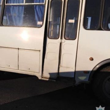 Изолятор плачет: В Ужгороде пассажиры сдали пьяного маршрутчика (ФОТО)