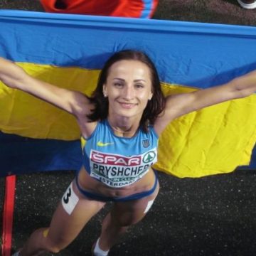 Украинка выиграла забег на Чемпионате мира и вернулась помочь сопернице