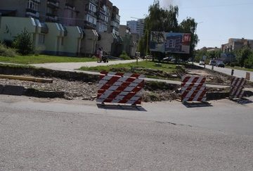 Ужгородский горсовет будет судиться с подрядчиком за некачественный капремонт улицы Победы (ФОТО)