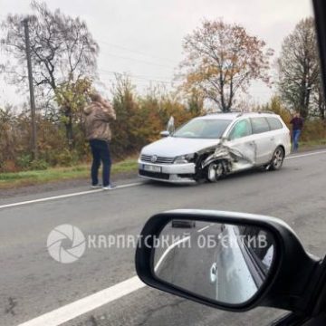 ДТП возле Мукачево: Фура столкнулась с легковушкой (ФОТО)