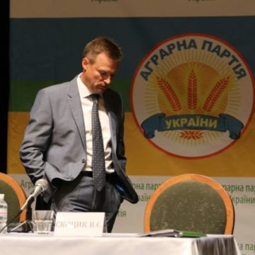 Крупную партию в Украине разрывают на части: чем все это закончится