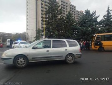 Странное ДТП в центре Ужгорода: Приехали медики и полиция (ФОТО)