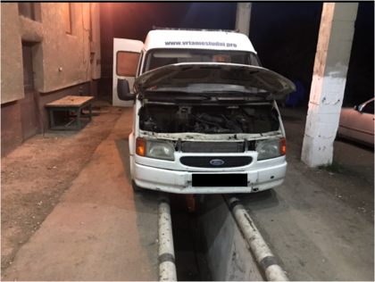 На границе с Румынией двое украинцев лишились своих автомобилей из-за табачной контрабанды