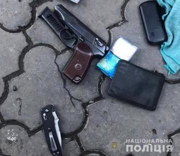 Опасная работа: В Ужгороде вооруженный псих напал на обменный пункт (ФОТО)