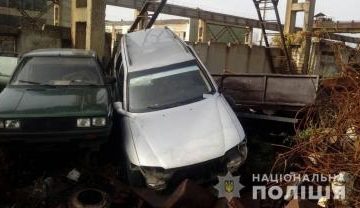 Друг, называется: В Мукачево местный житель «чудом» нашел свою машину на свалке металлолома (ФОТО)
