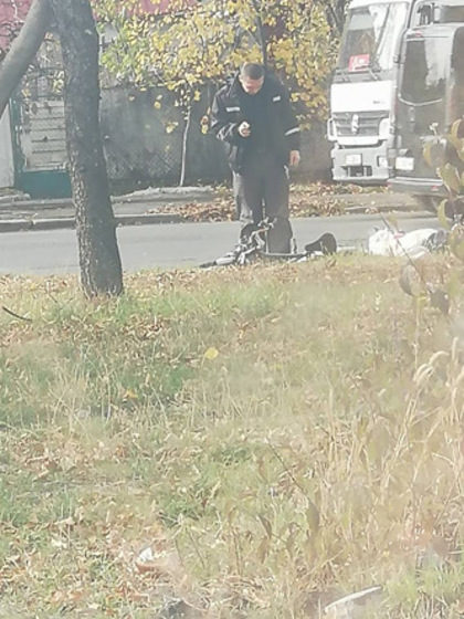 Опасность на дороге: в Ужгороде автомобиль сбил велосипедистку (ФОТО)