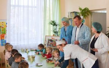 Как мэр Ужгорода решил «подняться» в глазах жителей за счет детей (ФОТО)