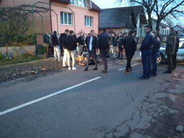 Жуткое ДТП в Закарпатье: Неадекватного виновника пришлось усмирять активистам (ФОТО)