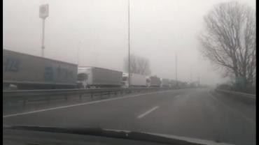 В Закарпатье водители застряли в многокилометровой очереди на границе с Венгрией (ВИДЕО)