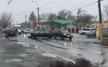 ДТП в Ужгороде: Возле АТП столкнулись две машины (ФОТО)